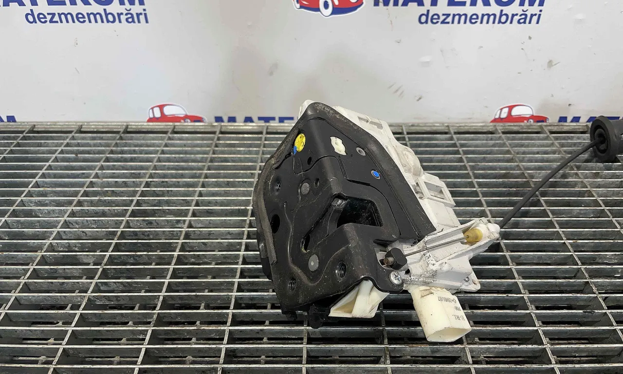 INCUIETOARE USA FATA STANGA AUDI A4 B7 2004-2009