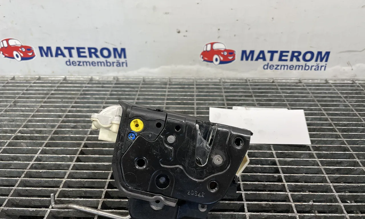 INCUIETOARE USA SPATE STANGA AUDI A4 B7 2004-2009