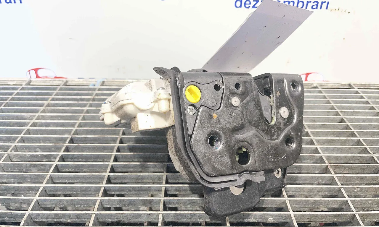 INCUIETOARE USA SPATE STANGA AUDI A4 B7 2004-2009