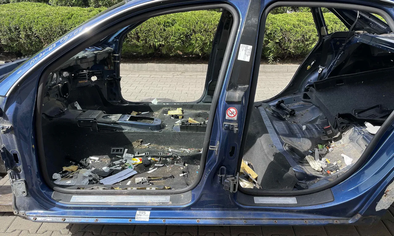 PRAG STANGA AUDI A4 B7 2004-2009