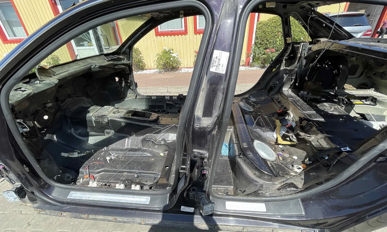 STALP MIJLOC STANGA AUDI A4 B7 2004-2009