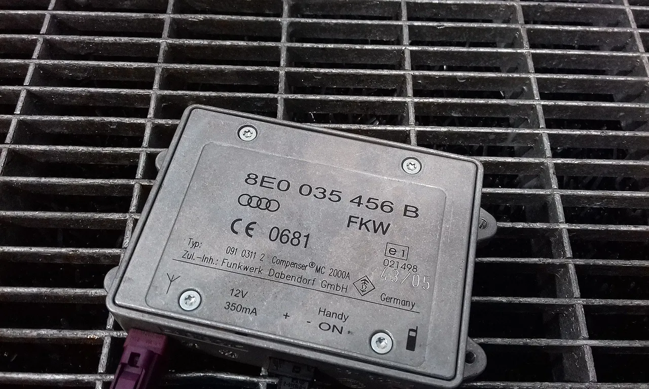 MODUL ANTENA AUDI A4 B7 2004-2009