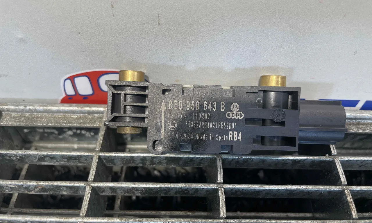 SENZOR IMPACT AUDI A4 B7 2004-2009