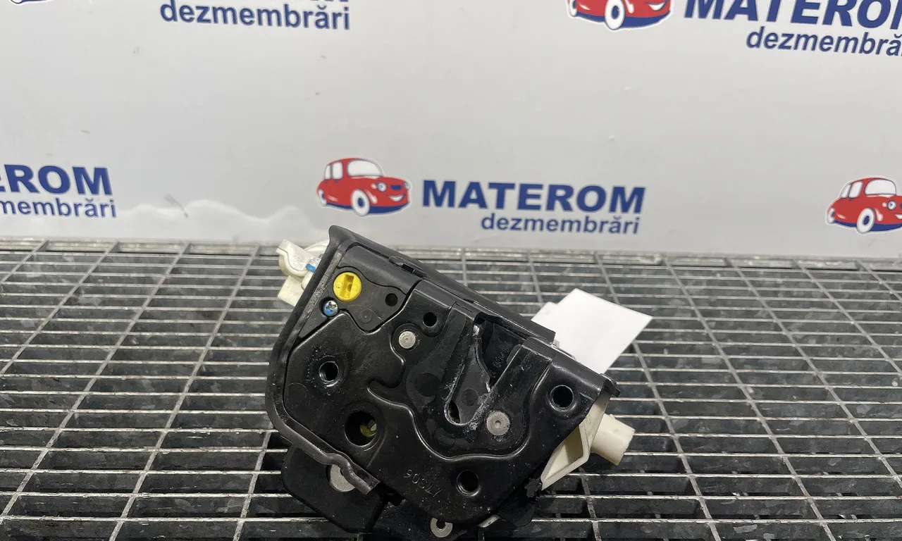 INCUIETOARE USA SPATE STANGA AUDI A4 B7 Avant 2004-2008