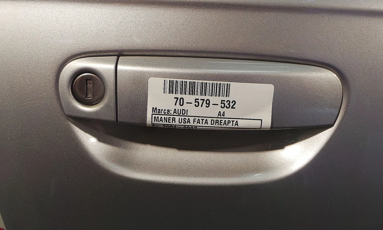 MANER USA FATA DREAPTA AUDI A4 B7 Avant 2004-2008
