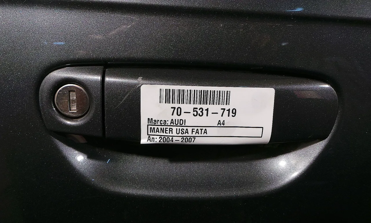 MANER USA FATA DREAPTA AUDI A4 B7 Avant 2004-2008