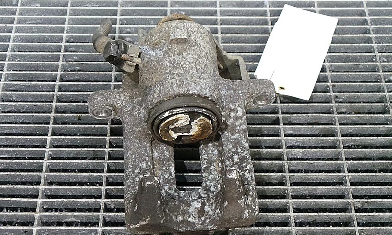 ETRIER SPATE DREAPTA AUDI A4 B7 Avant 2004-2008