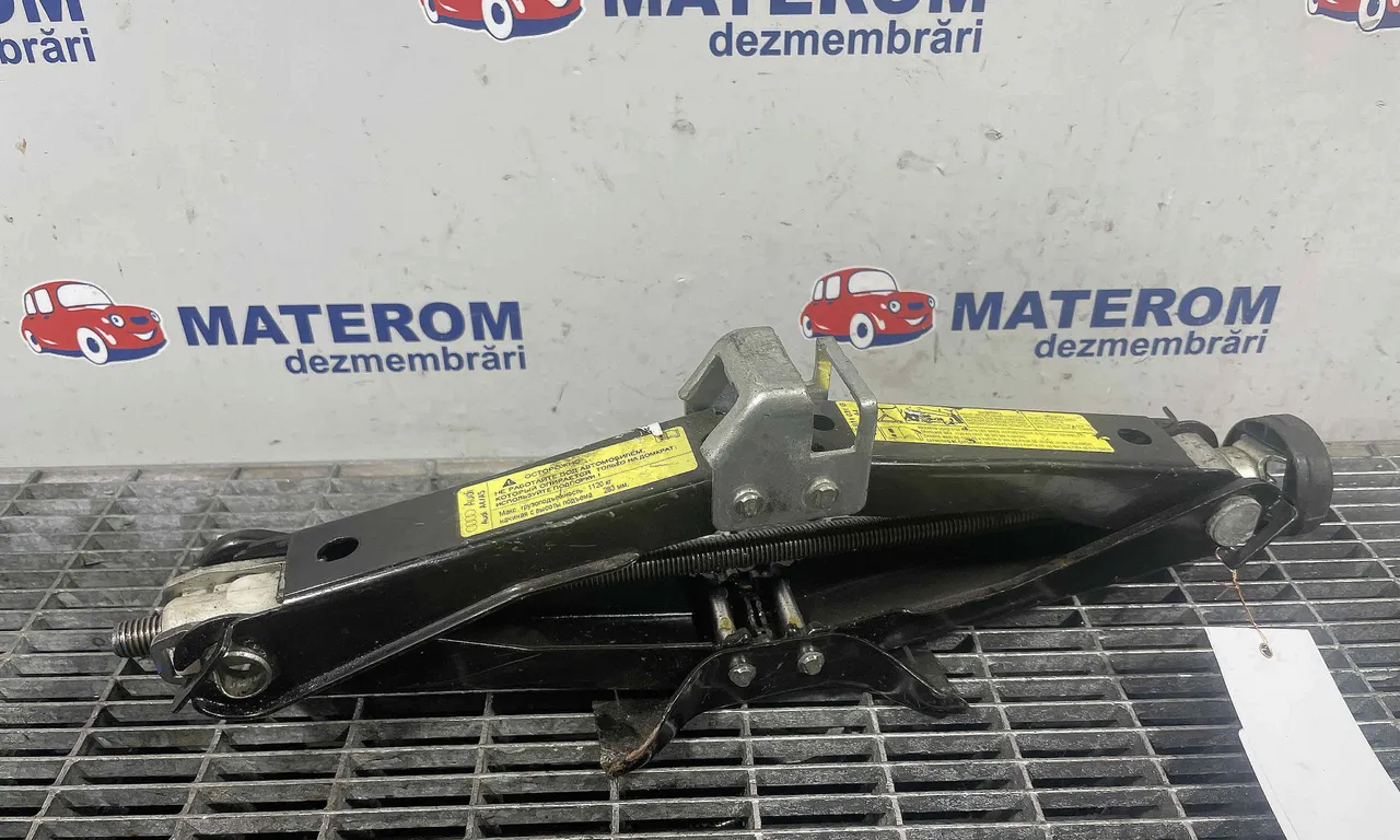 CRIC AUTO AUDI A4 B8 2007-2017