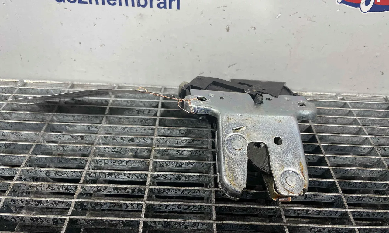 INCUIETOARE CAPOTA SPATE AUDI A4 B8 2007-2017