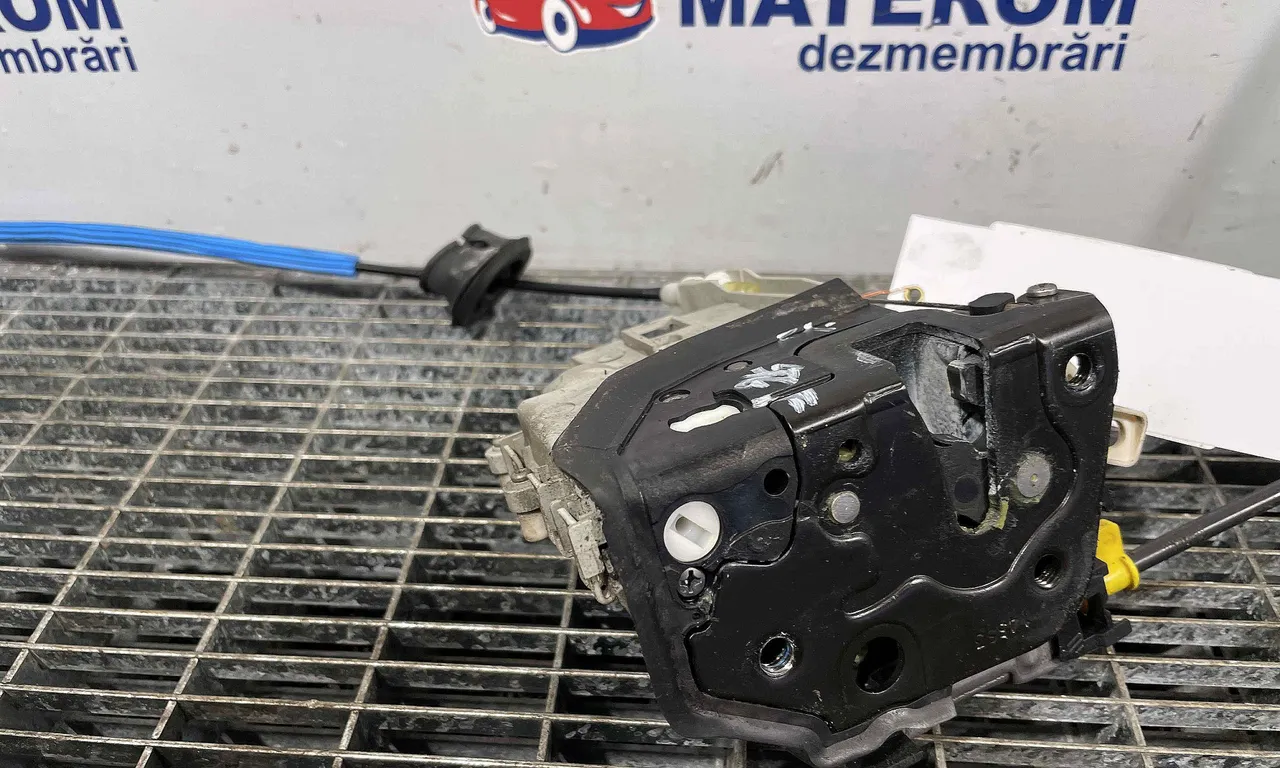 INCUIETOARE USA FATA STANGA AUDI A4 B8 2007-2017