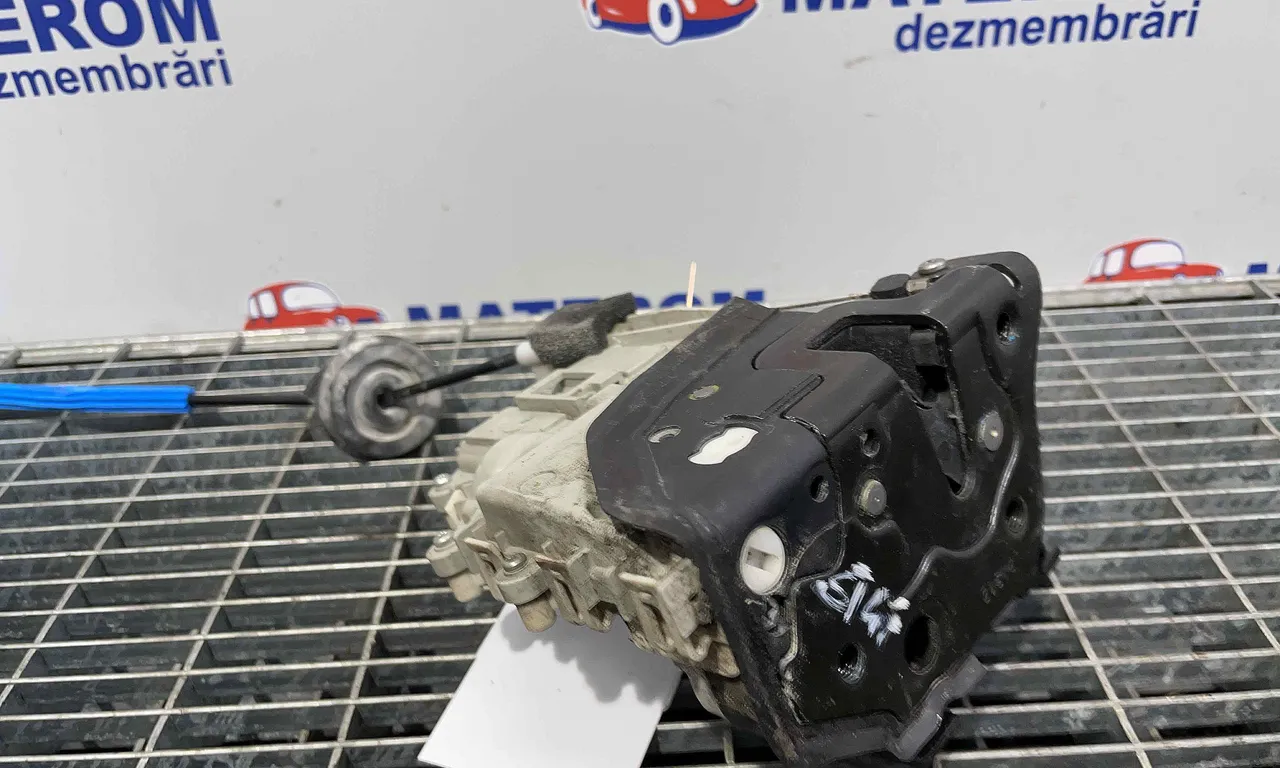INCUIETOARE USA FATA STANGA AUDI A4 B8 2007-2017
