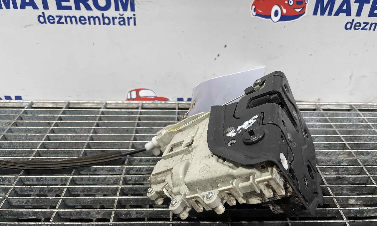 INCUIETOARE USA SPATE STANGA AUDI A4 B8 2007-2017