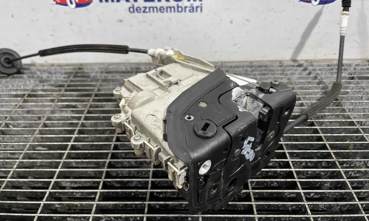 INCUIETOARE USA SPATE STANGA AUDI A4 B8 2007-2017