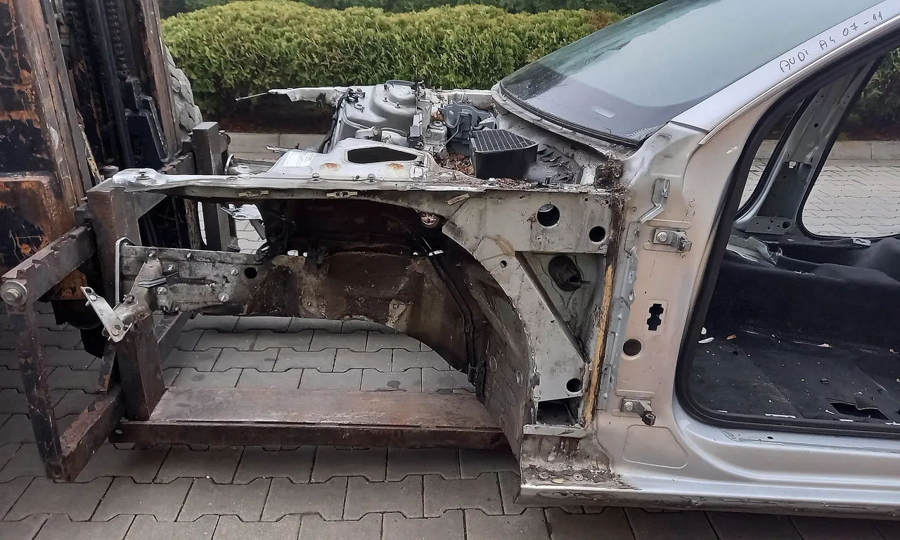 LONJERON STANGA AUDI A4 B8 2007-2017