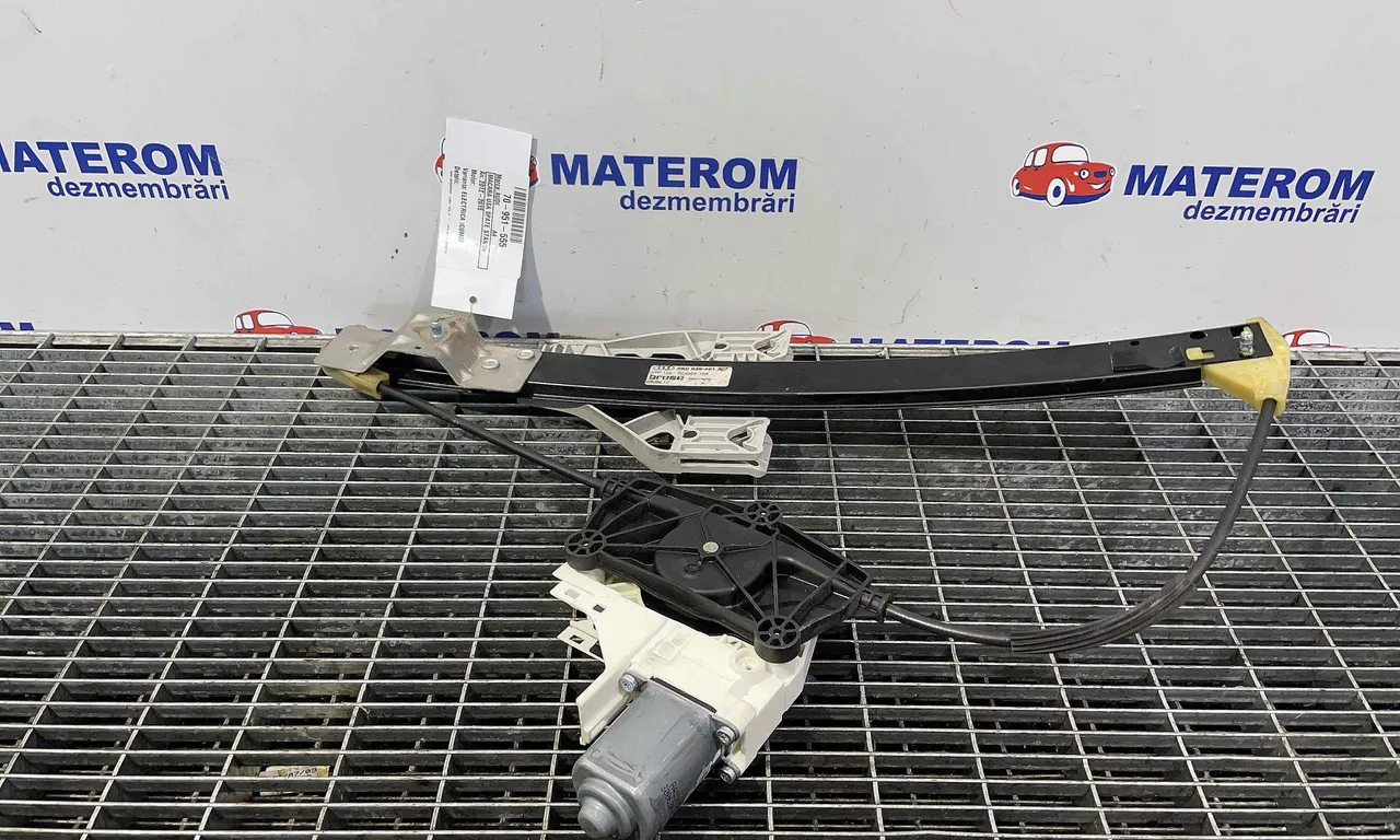 MACARA USA SPATE STANGA AUDI A4 B8 2007-2017