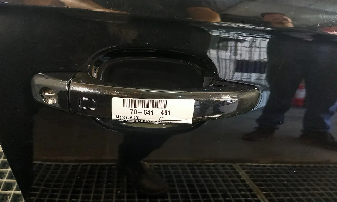 MANER USA FATA DREAPTA AUDI A4 B8 2007-2017