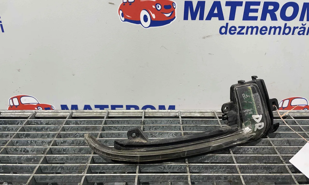 SEMNALIZATOR AUDI A4 B8 2007-2017