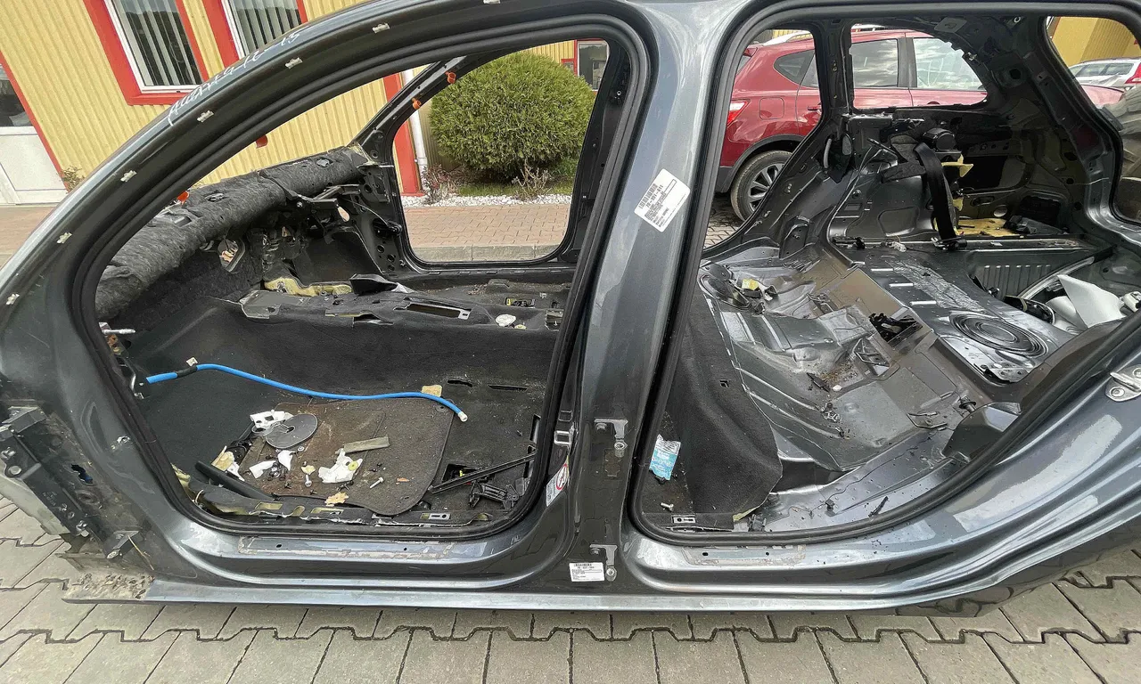 STALP MIJLOC STANGA AUDI A4 B8 2007-2017