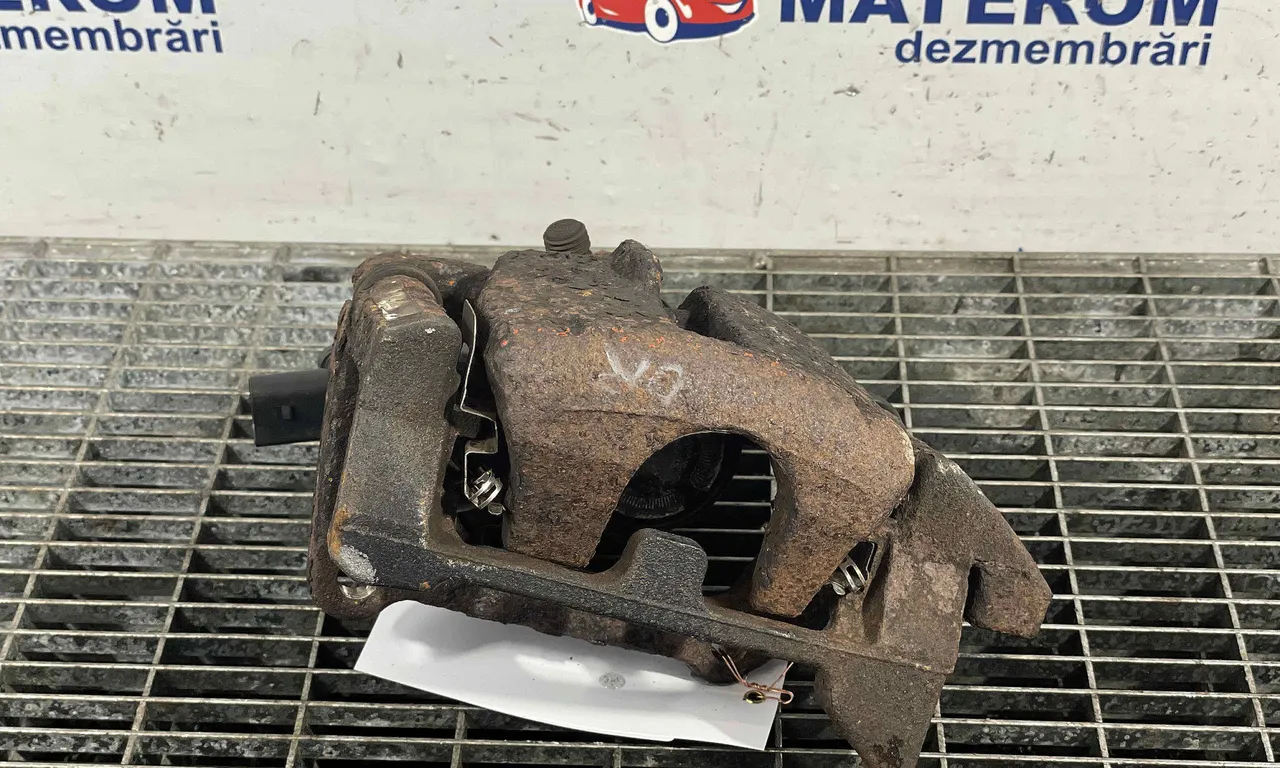 ETRIER SPATE DREAPTA AUDI A4 B8 2007-2017