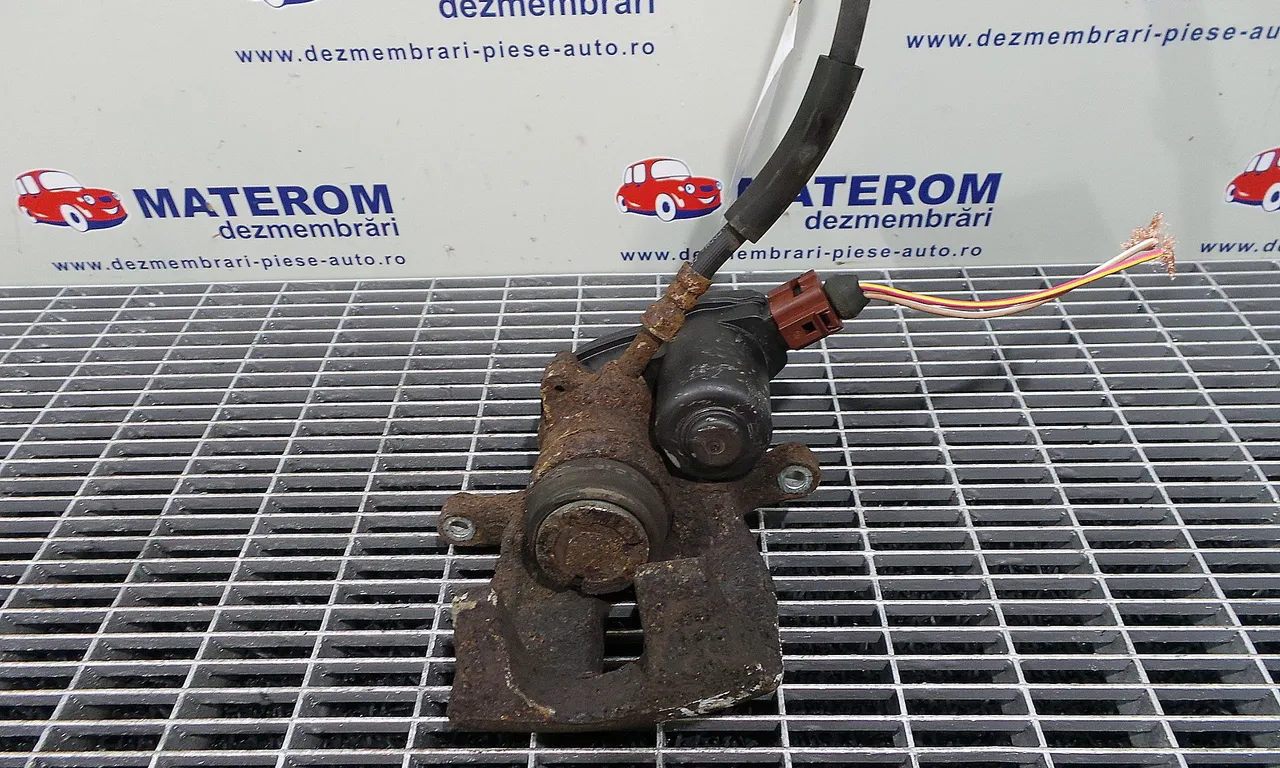 ETRIER SPATE DREAPTA AUDI A4 B8 2007-2017