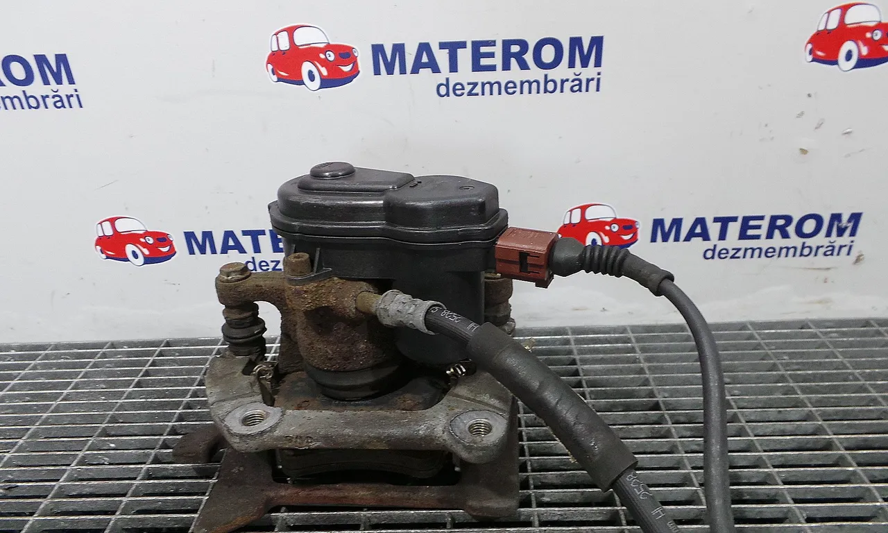 ETRIER SPATE DREAPTA AUDI A4 B8 2007-2017