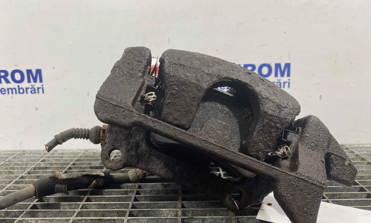 ETRIER SPATE DREAPTA AUDI A4 B8 2007-2017