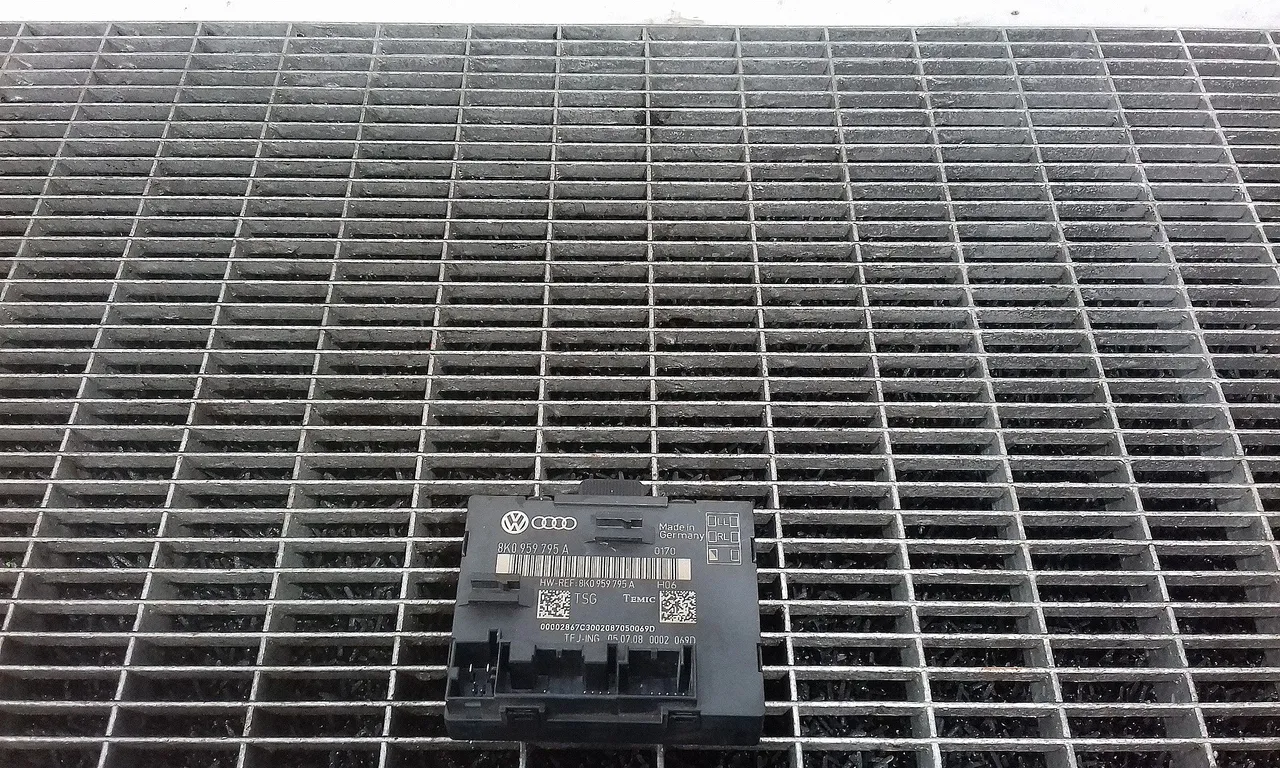 MODUL USA/STANGA SPATE AUDI A4 B8 2007-2017