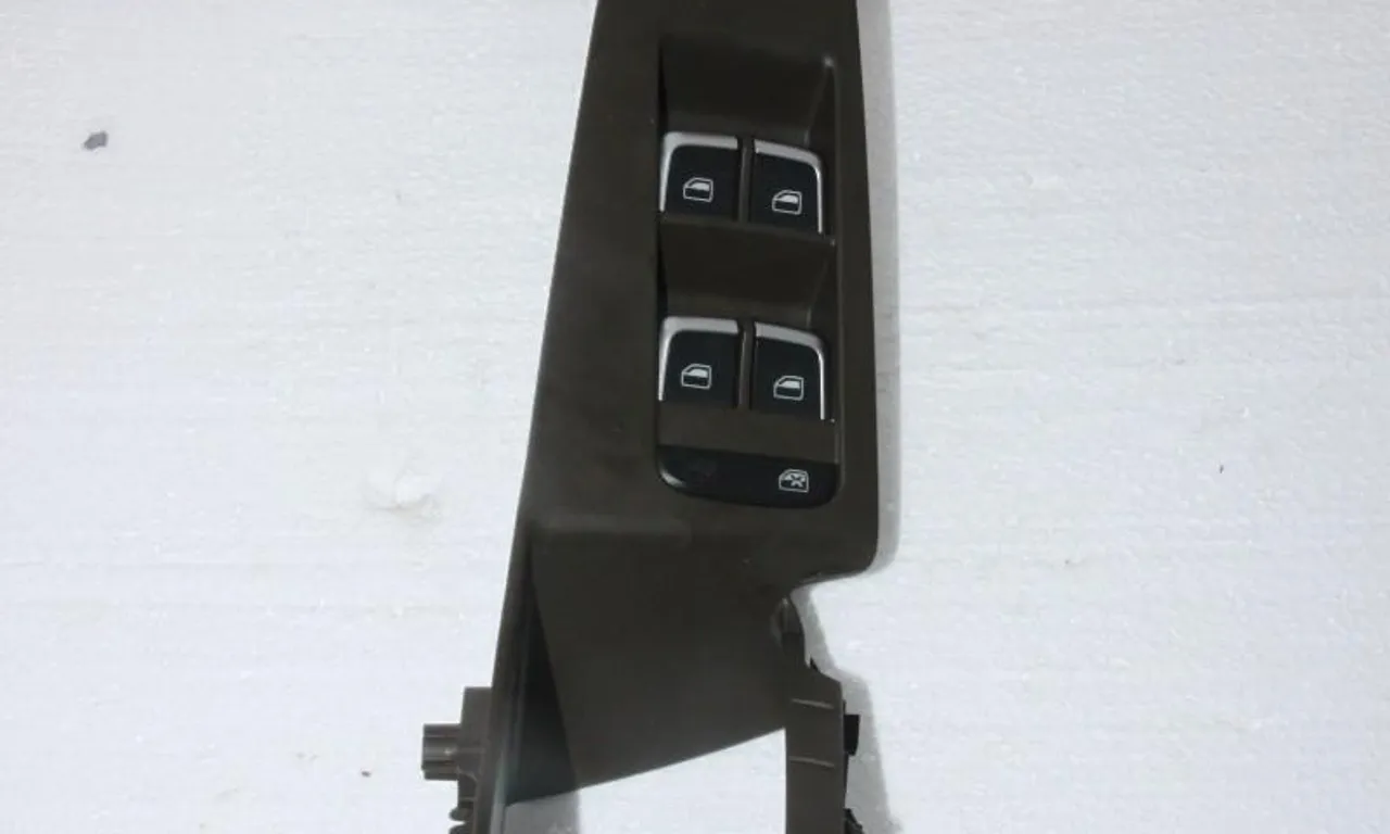 Ornament interior usa stanga fata AUDI A4 B8 2007-2017