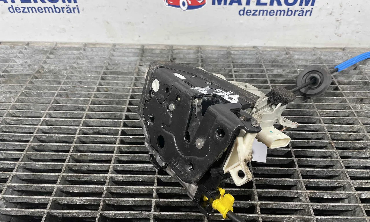INCUIETOARE USA FATA STANGA AUDI A4 B8 Avant 2007-2017