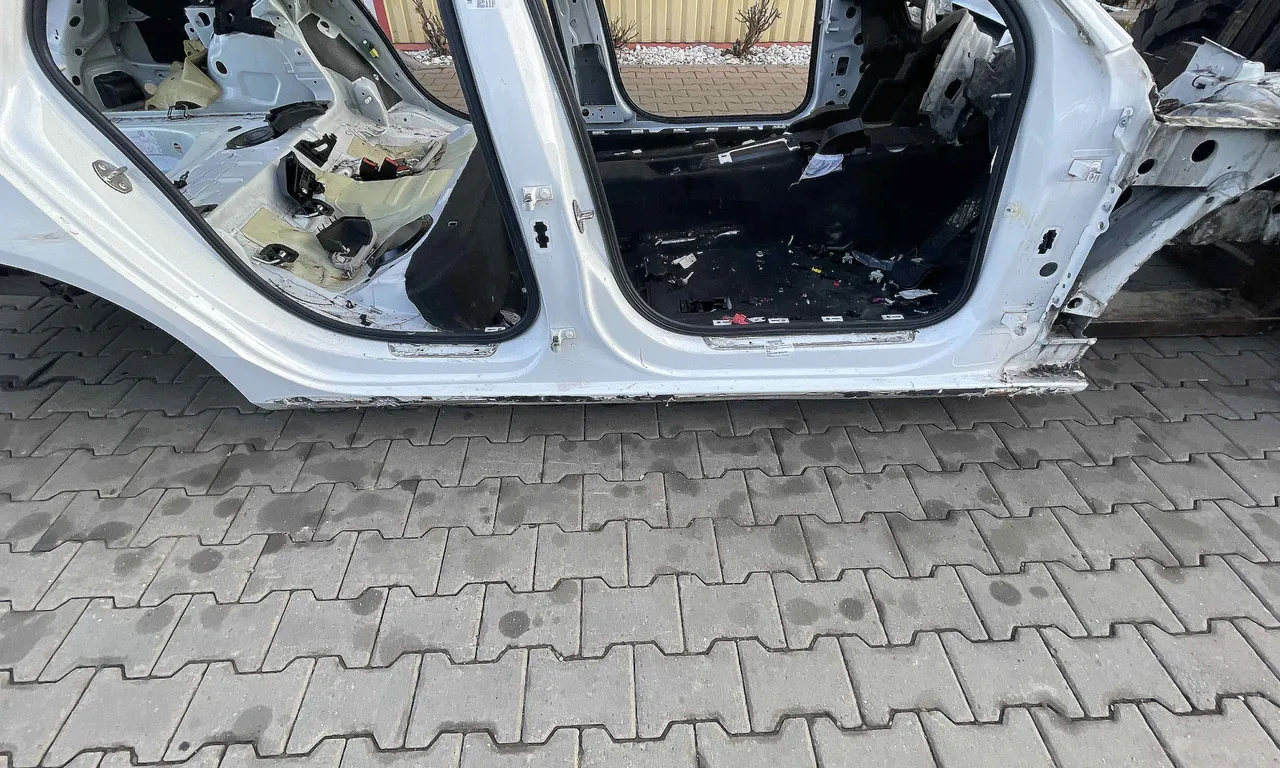 PRAG DREAPTA AUDI A4 B8 Avant 2007-2017