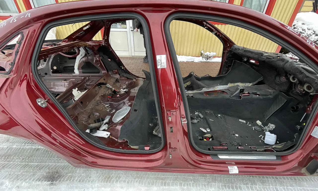 STALP MIJLOC DREAPTA AUDI A4 B9 2015-2018