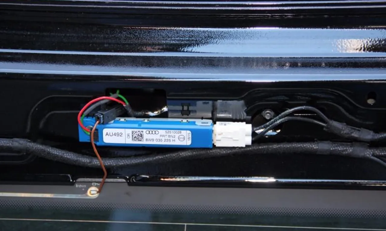 Amplificator antena AUDI A4 B9 2015-null