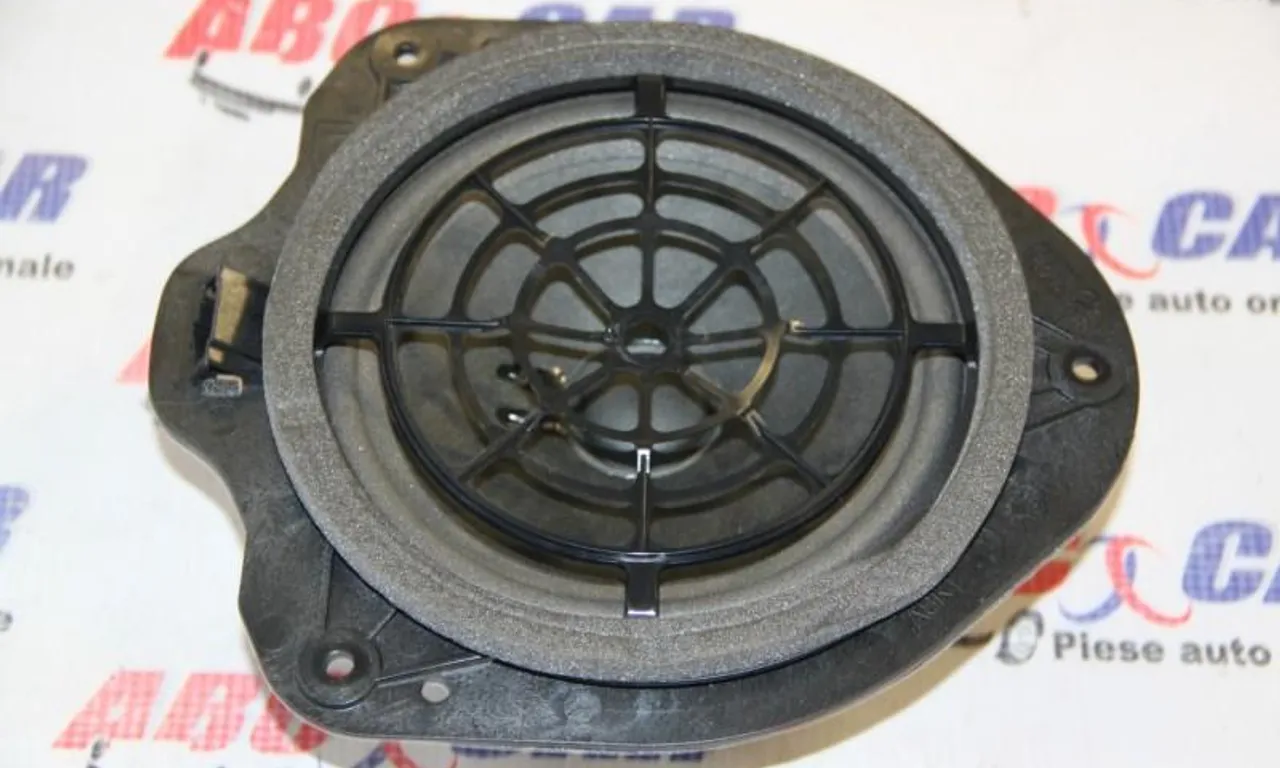 Boxa usa fata AUDI A4 B9 2015-null
