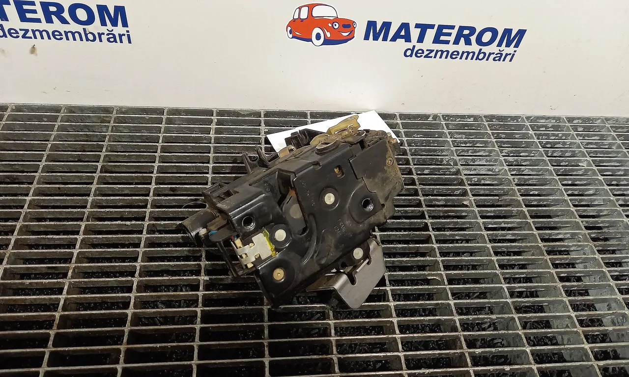 INCUIETOARE USA SPATE DREAPTA AUDI A6 C5 1997-2005