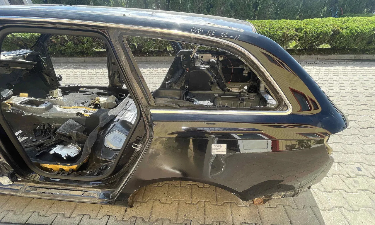 ARIPA SPATE STANGA AUDI A6 C6 Avant 2004-2011