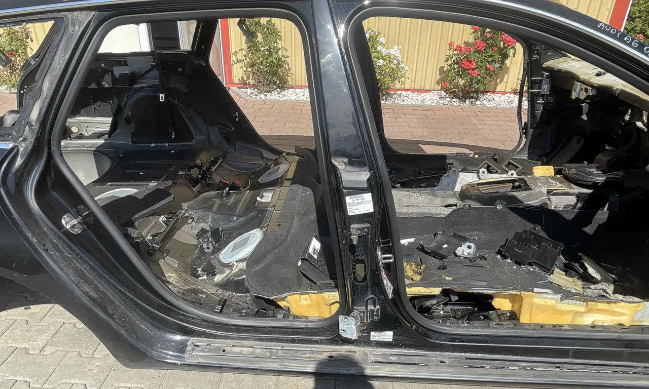 STALP MIJLOC DREAPTA AUDI A6 C6 Avant 2004-2011