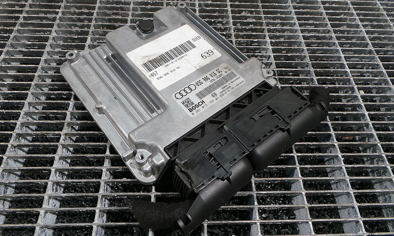 CALCULATOR MOTOR AUDI A6 C6 Avant 2004-2011