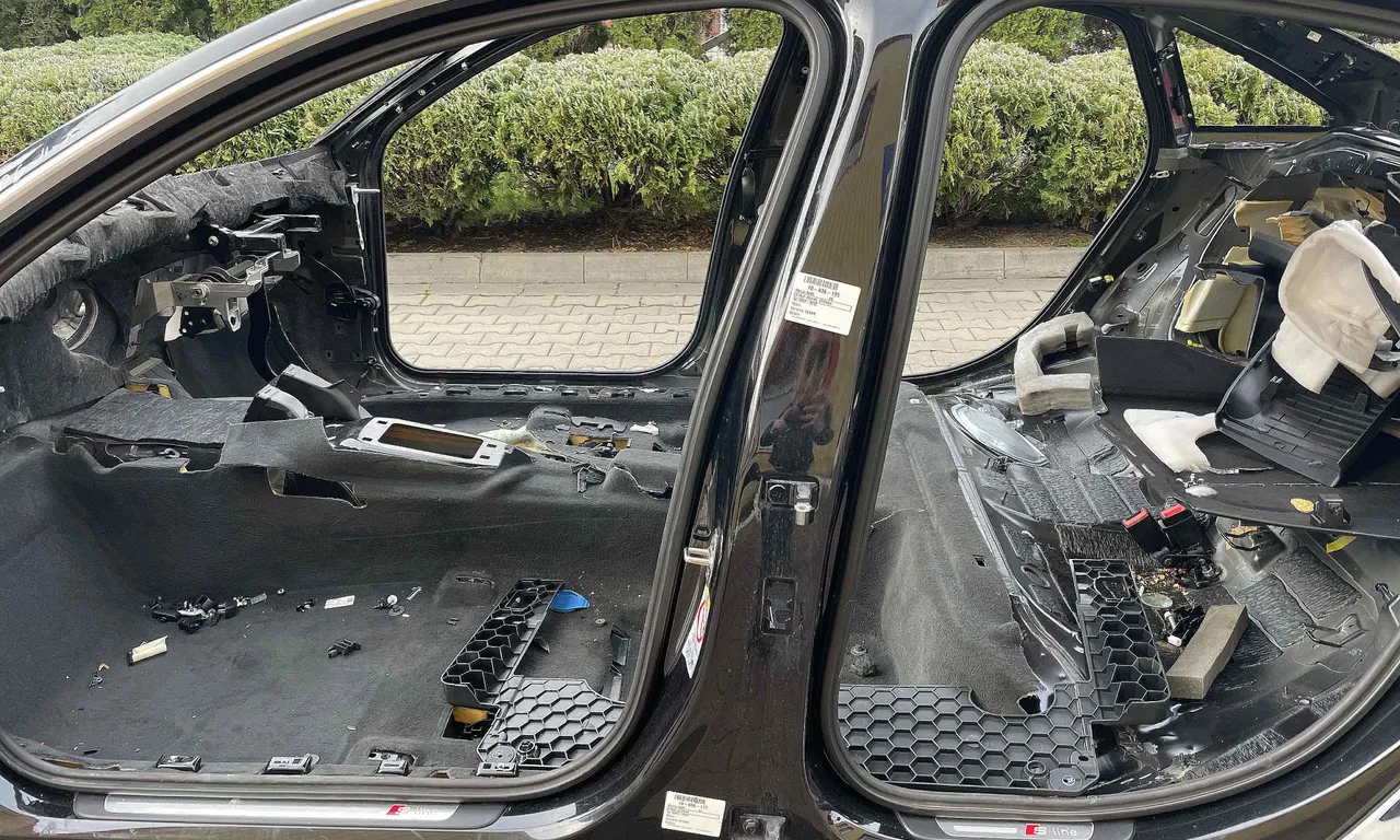 STALP MIJLOC STANGA AUDI A6 C7 2010-2019