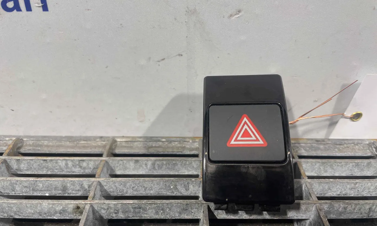 INTRERUPATOR AVARIE AUDI A6 C7 2010-2019