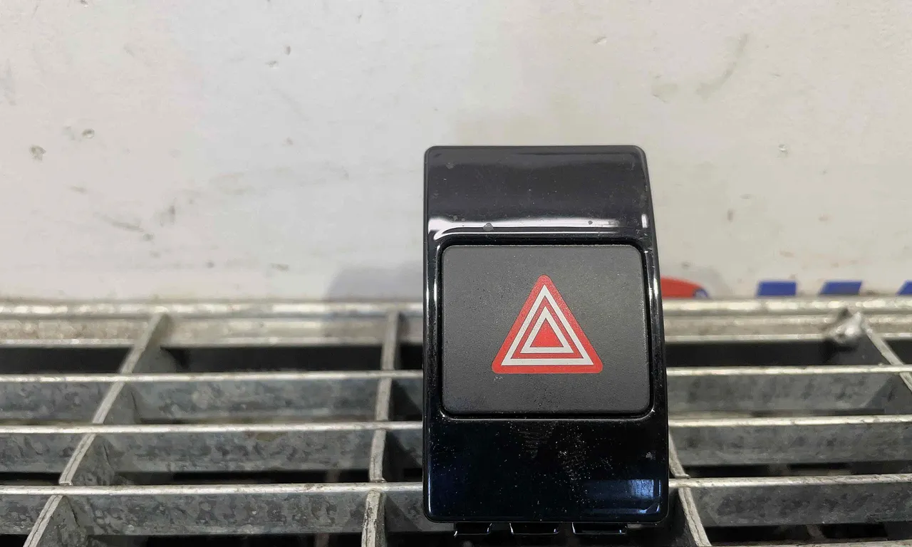 INTRERUPATOR AVARIE AUDI A6 C7 2010-2019
