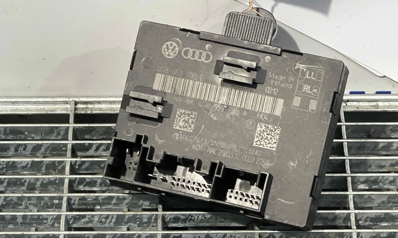 MODUL USA/STANGA SPATE AUDI A6 C7 2010-2019