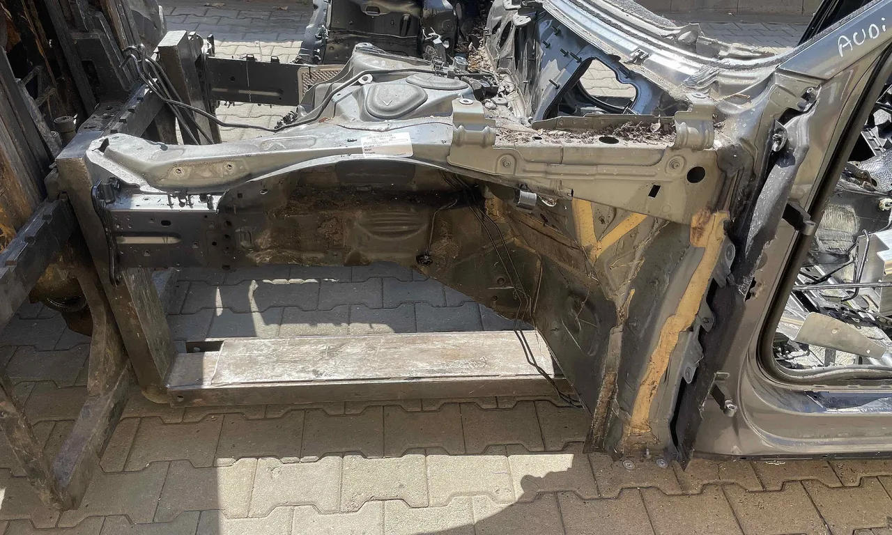 LONJERON STANGA AUDI A6 C8 2018-2024