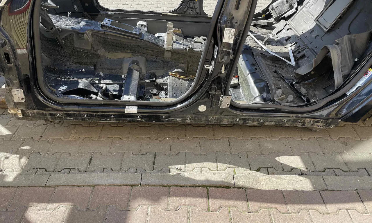PRAG STANGA AUDI A8 D3 2002-2010
