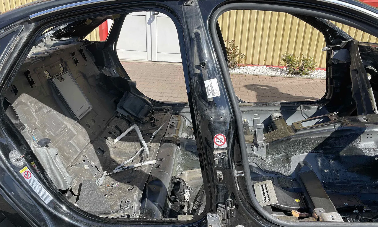 STALP MIJLOC DREAPTA AUDI A8 D3 2002-2010