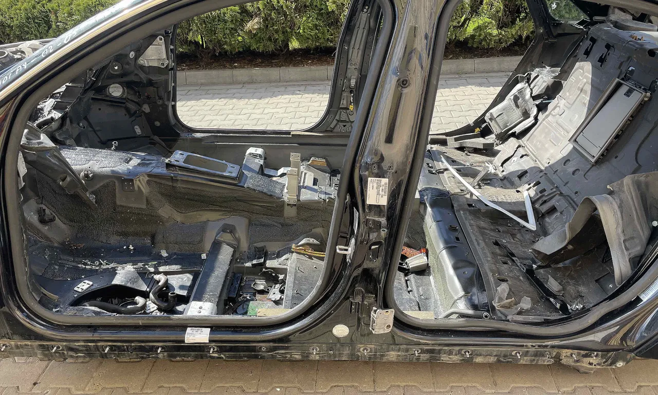 STALP MIJLOC STANGA AUDI A8 D3 2002-2010