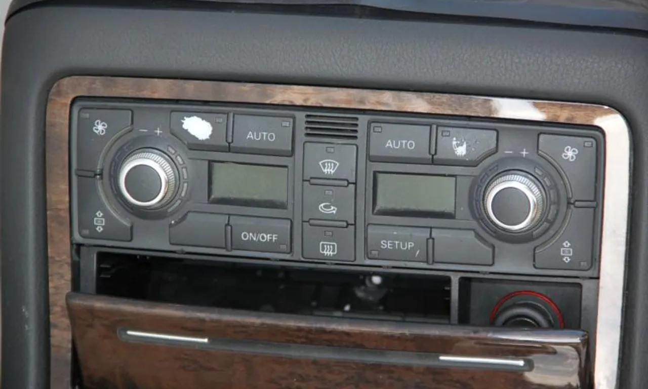 Panou comanda clima AUDI A8 D3 2002-2010