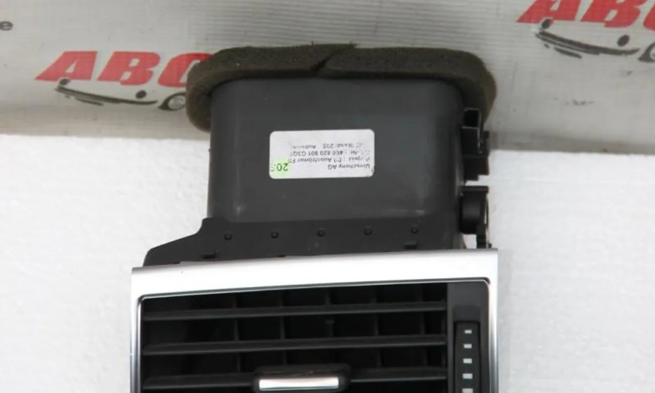 Grila ventilatie stanga AUDI A8 D3 2002-2010