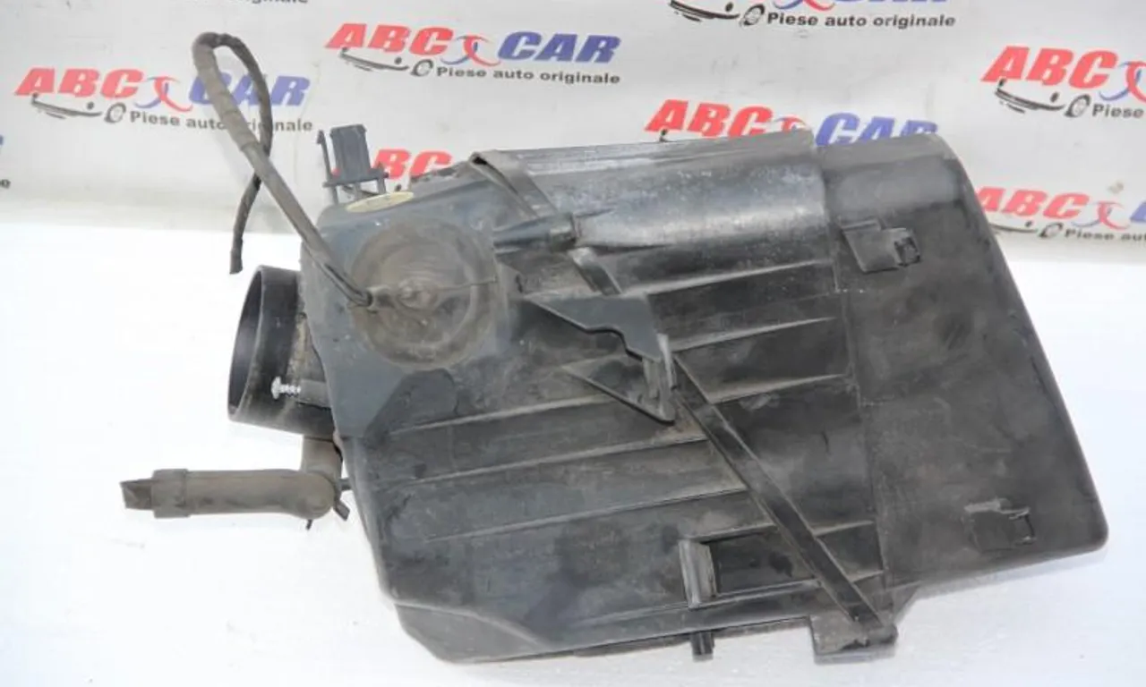 Carcasa filtru aer stanga AUDI A8 D3 2002-2010