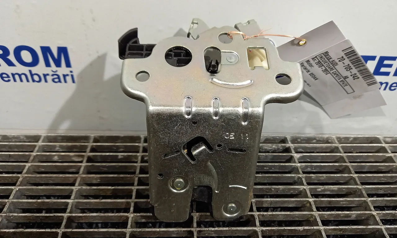 INCUIETOARE CAPOTA SPATE AUDI A8 D4 2009-2019