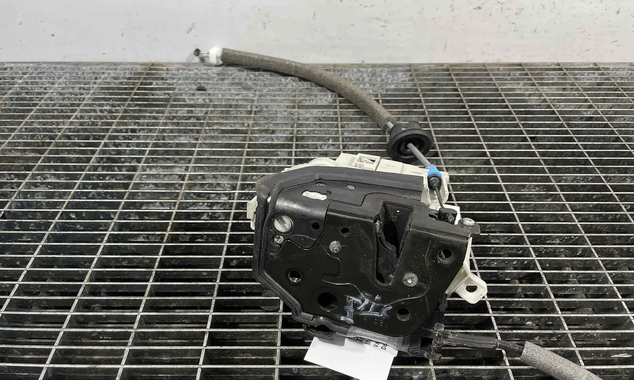 INCUIETOARE USA SPATE STANGA AUDI Q2 2016-2019